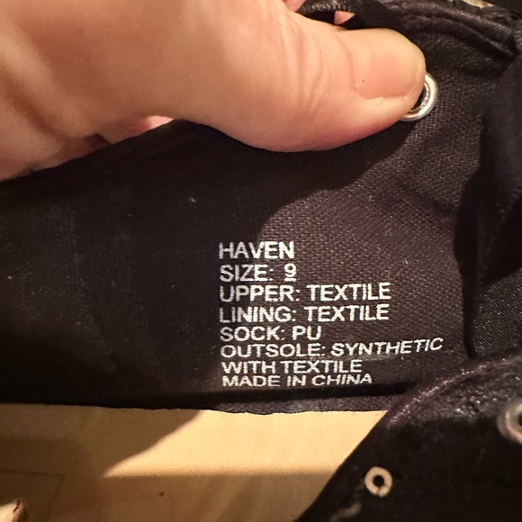 EUC 💠 Kaari Blue “Haven” Black Sequined Sneakers Size 9 - Picture 9 of 11